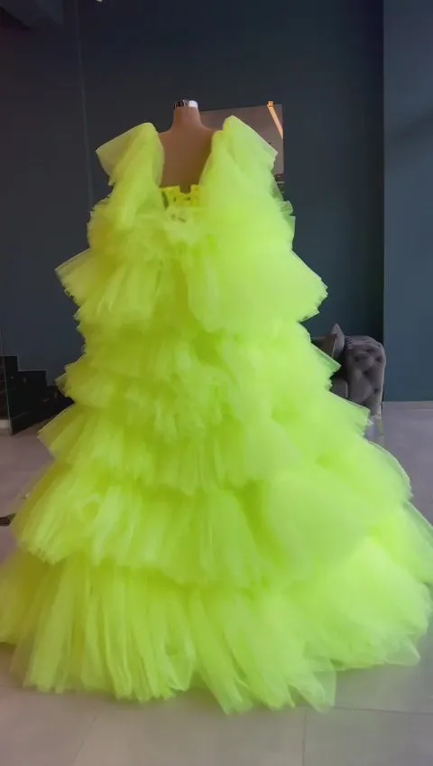 Piquing Frilled Evening Dress